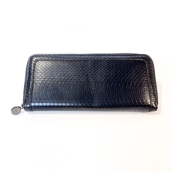 BCBGeneration Black Textured Wallet – Like New - Picture 6 of 6